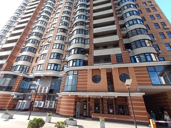 Продаж 4 кімнат. квартири Печерськ, Лесі Українки7А  Гулівер, Кловська Киев