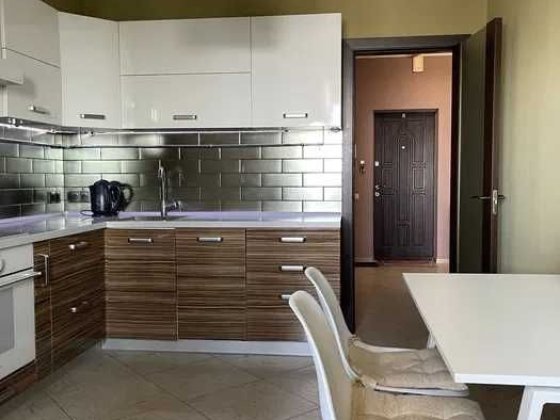 Простора 1-кімнатна квартира з сучасним ремонтом у новобудові Киев