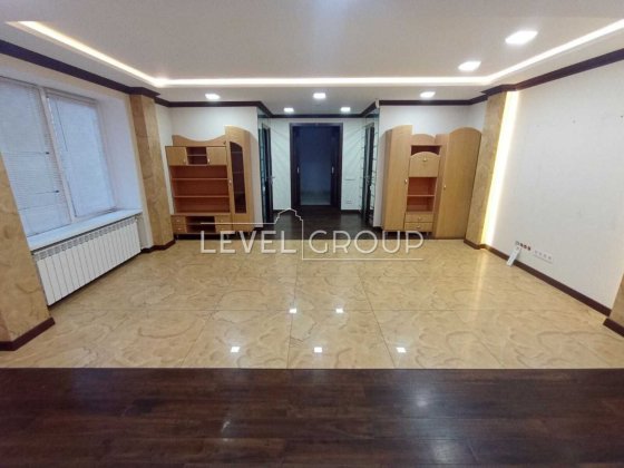 ТЕРМІНОВО продаж фасад комерція вул.Уманська,35 Солом'янський район Киев