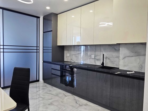 СТИЛЬНА євро- 2кім.кв в самому ЦЕНТРІ міста Черкаси