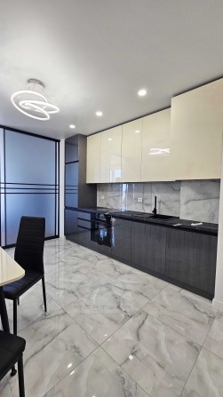 СТИЛЬНА євро- 2кім.кв в самому ЦЕНТРІ міста - фото 1