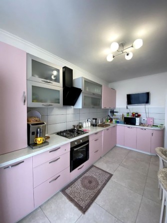 Простора дворівнева квартира з ремонтом у центрі міста - фото 1