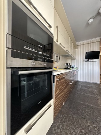 Продам 3 кімнатну квартиру в ЦЕНТРІ КИЄВА , закритий двір - фото 1