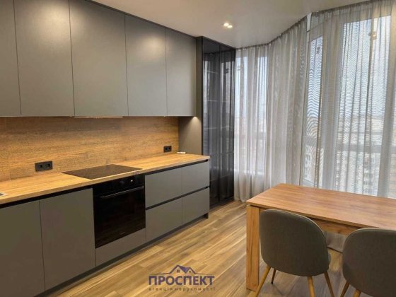 Продаж 2 к квартира Грушевського 110 з Ремонтом Центр Черкаси