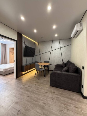 Продом  квартиру в ЖК Щасливому  кухня студія+2 окремі кімнати . 56м2 - фото 1