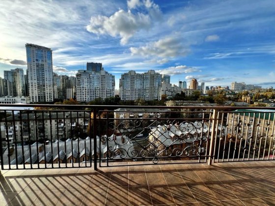 Продам квартиру ЖК 52 Перлина (Pechersk Plaza) Стеля - 4 метри Видова Киев