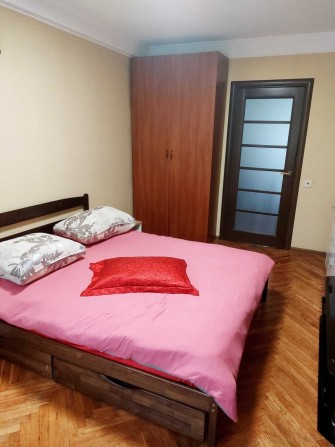 Продам двокімнатну квартиру з ремонтом та меблями вул. Шалімова 10б - фото 1