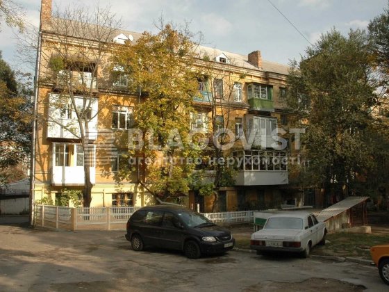 Продаєть 2к квартира  Сирецька 30/1 ТРЦ "Караван Outlet" Киев