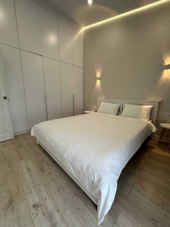 Продам квартиру в НОВОСТРОЕ в КЛУБНОМ доме с ремонтом - фото 1