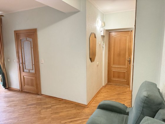 Продається 4-кімнатна квартира під житло або бізнес! Фасад! Центр! Житомир