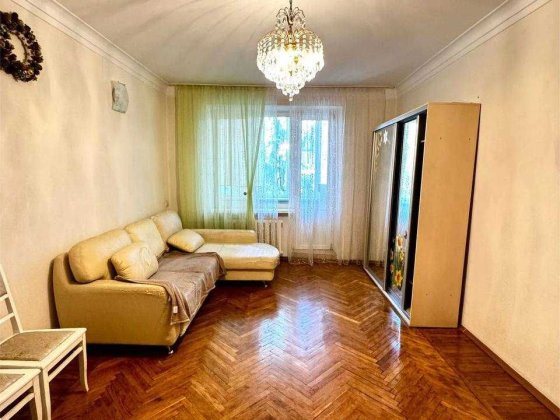 Продам 2 к комнатную ЦЕНТР ул .Ярослава Мудрого (р.Поплавок) Днепр