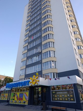 Є відновлення! ЦЕНТР 2к 70м2, 15/17/М, вул.Митницька 42 - фото 1