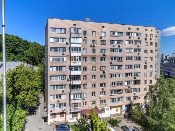 Гостинка 27м² з видом на Олімпійський на Батиєвій Горі ! Киев