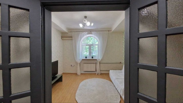 Срочно! Продам  2к Центр, Яворницького30. парк Шевченко - фото 1