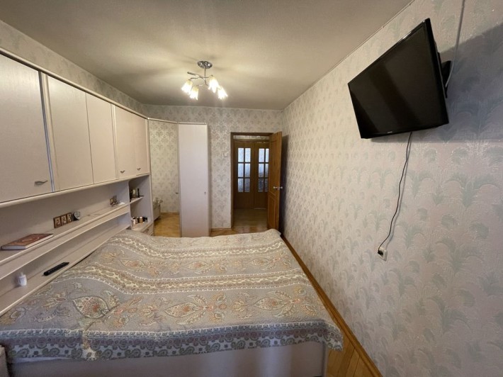 4 комнаты. 86 метров. Кирпичный дом. Ремонт. Днепровский район. - фото 1