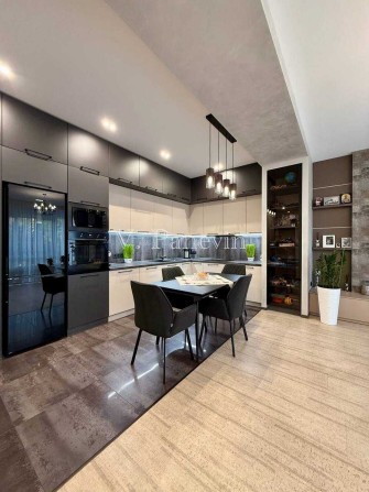 Продам 2-х комнатную квартиру ЖК Кировский дорогой ремонт - фото 1