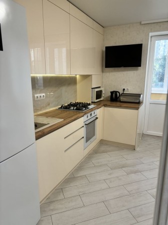 Сучасна квартира в будинку 2017-го року з ремонтом - фото 1