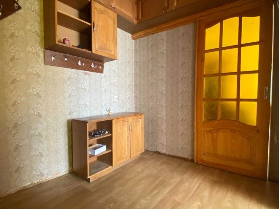 Продам 4-х  квартиру  на Польовій в цегляному будинку на 2-му поверсі Житомир