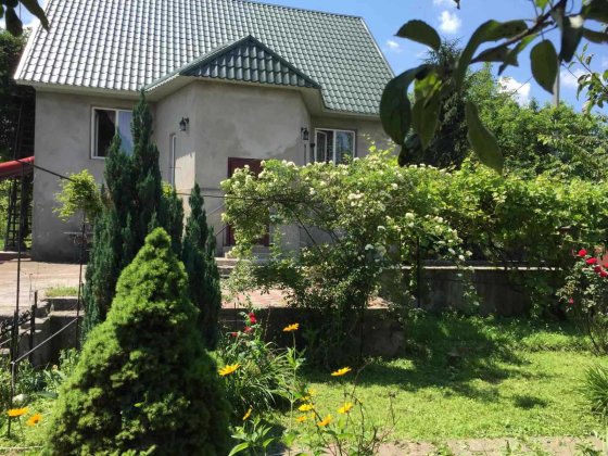 Продам дом со всеми удобствами, гараж и летняя кухня Каменское