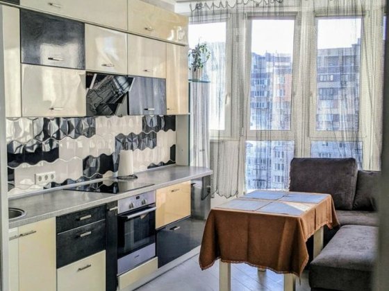 Простора 2-к квартира вул. Анни Ахматової 22 Киев