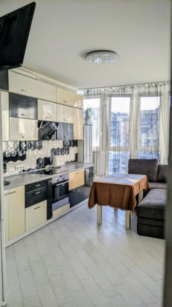 Простора 2-к квартира вул. Анни Ахматової 22 - фото 1