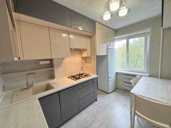 Красный Камень Продам 2к кв. 6й этаж. Днепр