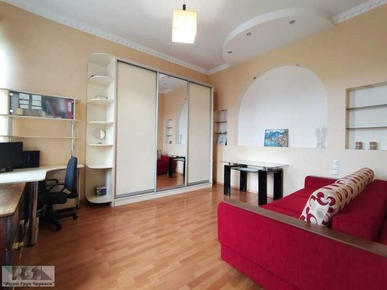 Продаж квартири по вул. Замковий узвіз Черкаси