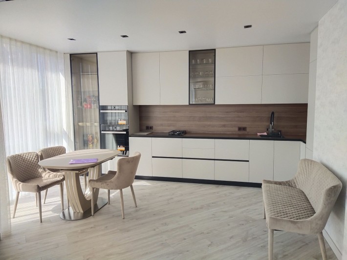 Сучасна 3-х кімнатна квартира в ЖК Фаворит - фото 1