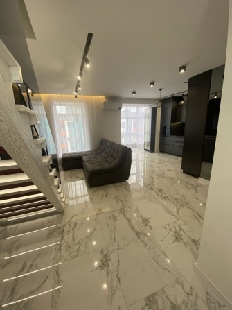 Продаж СУПЕР, Дворівневої 3 к. квартири з ДИЗАЙНЕРСЬКИМ РЕМОНТОМ - фото 1