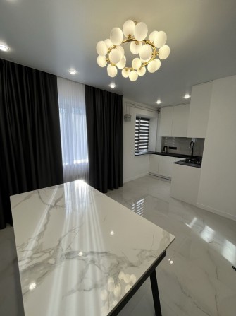 Продам 2 кімнатну квартиру з дизайнерським ремонтом пр-т Л. Лукяненка - фото 1