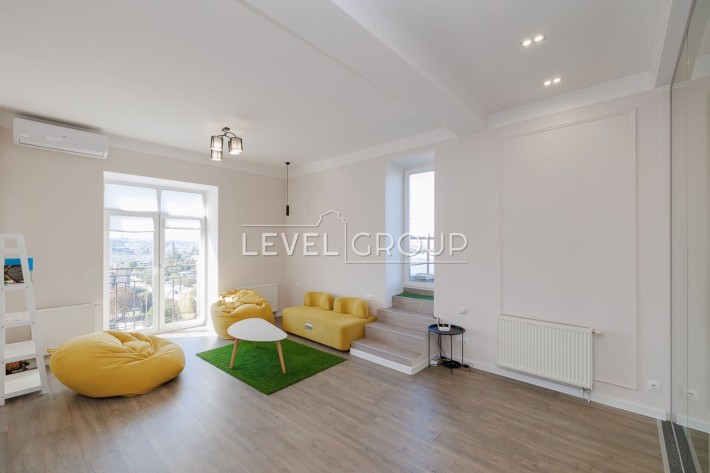 Продаж двокімнатної квартири на Подолі, Почайнинська, поруч метро - фото 1