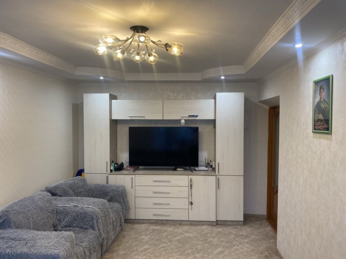 2 кімнатна квартира 50 м2,вулиця Олега Антонова - фото 1