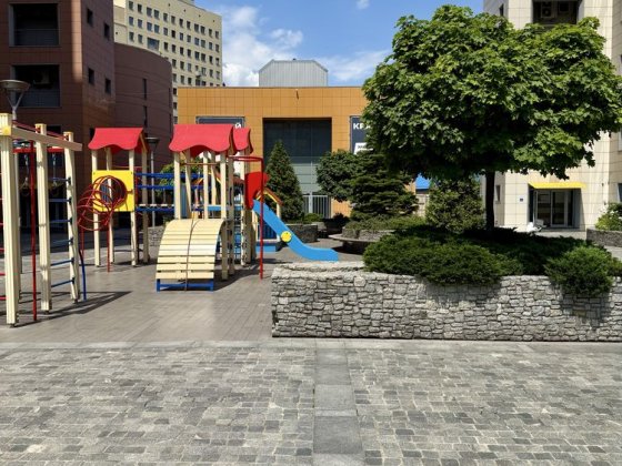 Продається велика квартира у центрі міста з видом на річку Дніпро