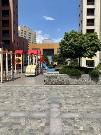 Продається велика квартира у центрі міста з видом на річку - фото 1