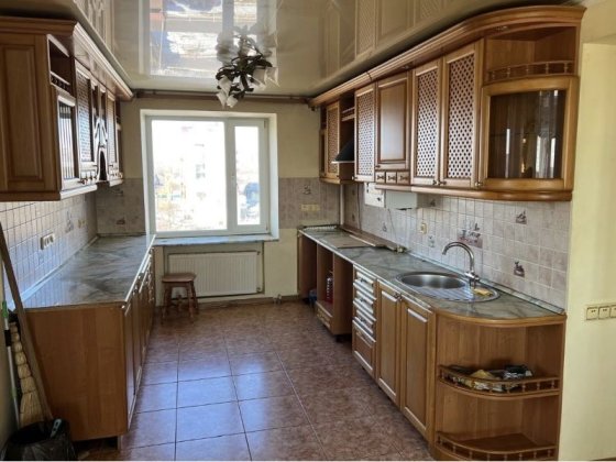 Продам 3 к. кв  5/6 ц вул. Шевченка Житомир