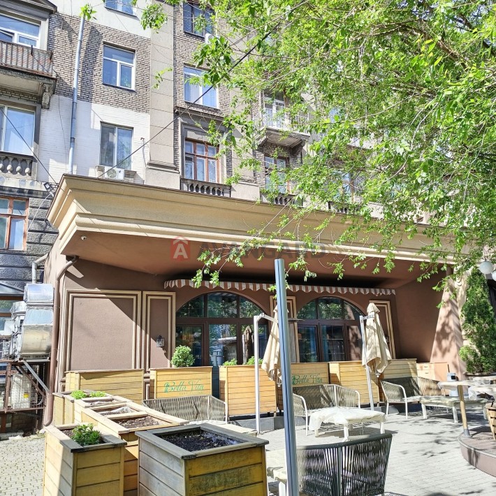 Продажа в центрі.4 кімнатна квартира. - фото 1