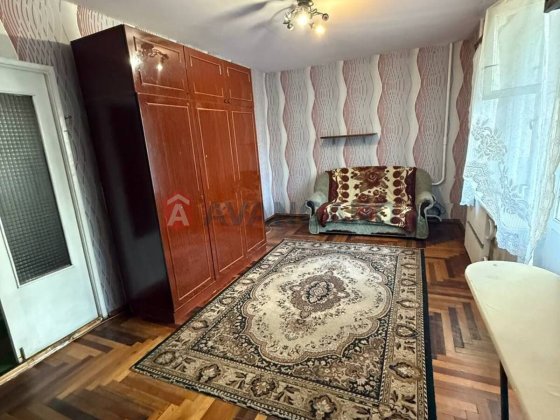 Велика 1-а квартира на 3-му поверсі, Космос Запорожье