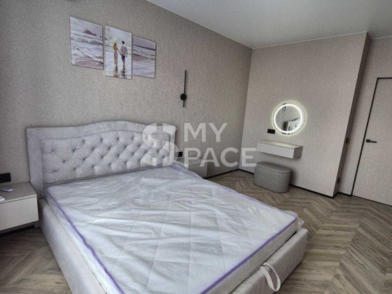 Продаж 1к кв з ремонтом, ЖК Варшавський. Retroville, вул. О. Олеся Киев