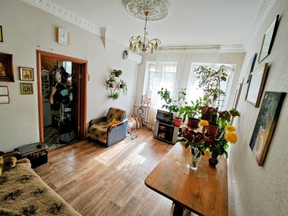 Продам охайну двокімнатну квартиру з автономкою плюс гараж Днепр