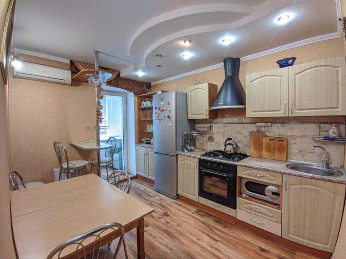 Актуальна! З меблями та технікой на Пісках - фото 1