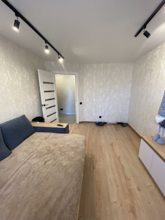 Сучасна двокімнатна квартира — готова до життя - фото 1