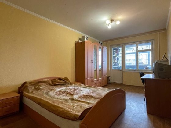 Свою Продам 4х кімнатну квартиру Днепр