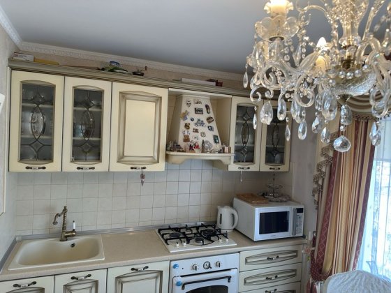 Трикімнатна з ремонтом! Космос. Комарова. Запоріжжя