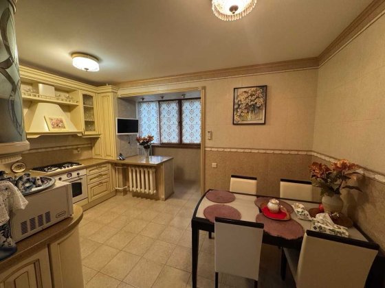 Продам 3к з ремонтом вул Введенська 5 Поділ СтМ Контрактова Площа-7хв Киев