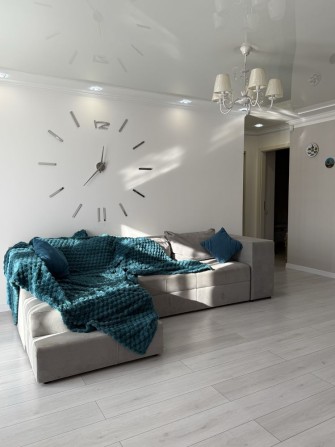 ВЛАСНИК продам 3-х трикімнатна  квартира вул. Комарова (кр. Ринок) - фото 1