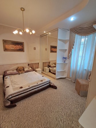 Продаж трикімнатної квартири з власним гаражем у дворі - фото 1