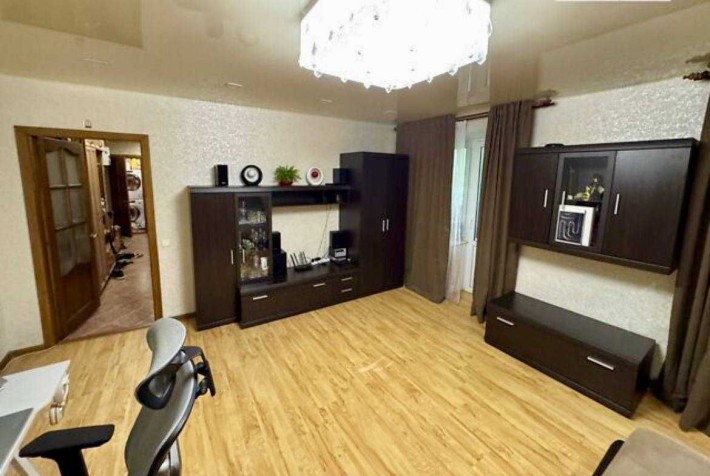 Простора 2-кімнатна квартира в районі філармонії - фото 1