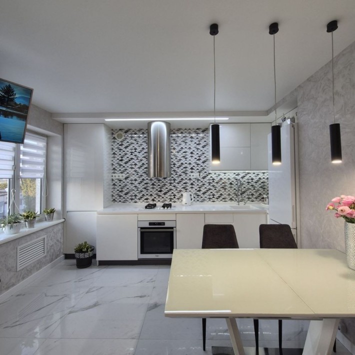 Продаж сучасної укомплектованої 3-кімнатної квартири  по вул.Соборна - фото 1