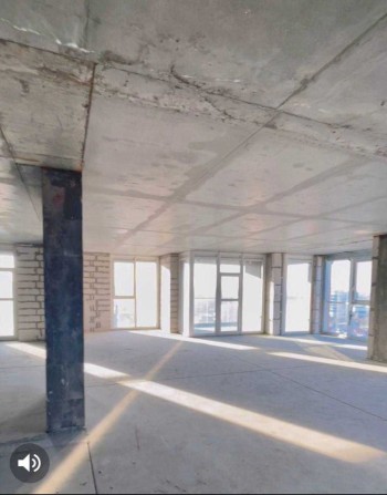 В продажу квартира біля парку Шевченка з терасою з видом на р.Дніпро. - фото 1