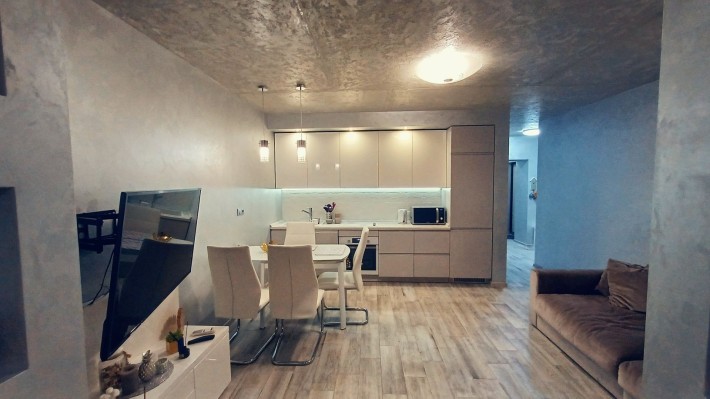 В продаже новострой ЖК Семейный,район Дафи,кухня студия+спальня,свежий - фото 1